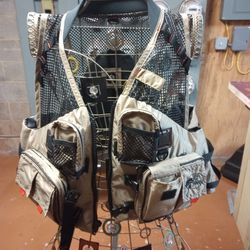 Bass Pro Shop Fishing Vest for Sale in Manassas, VA - OfferUp