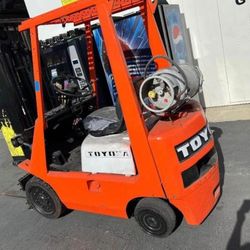 FORKLIFT 