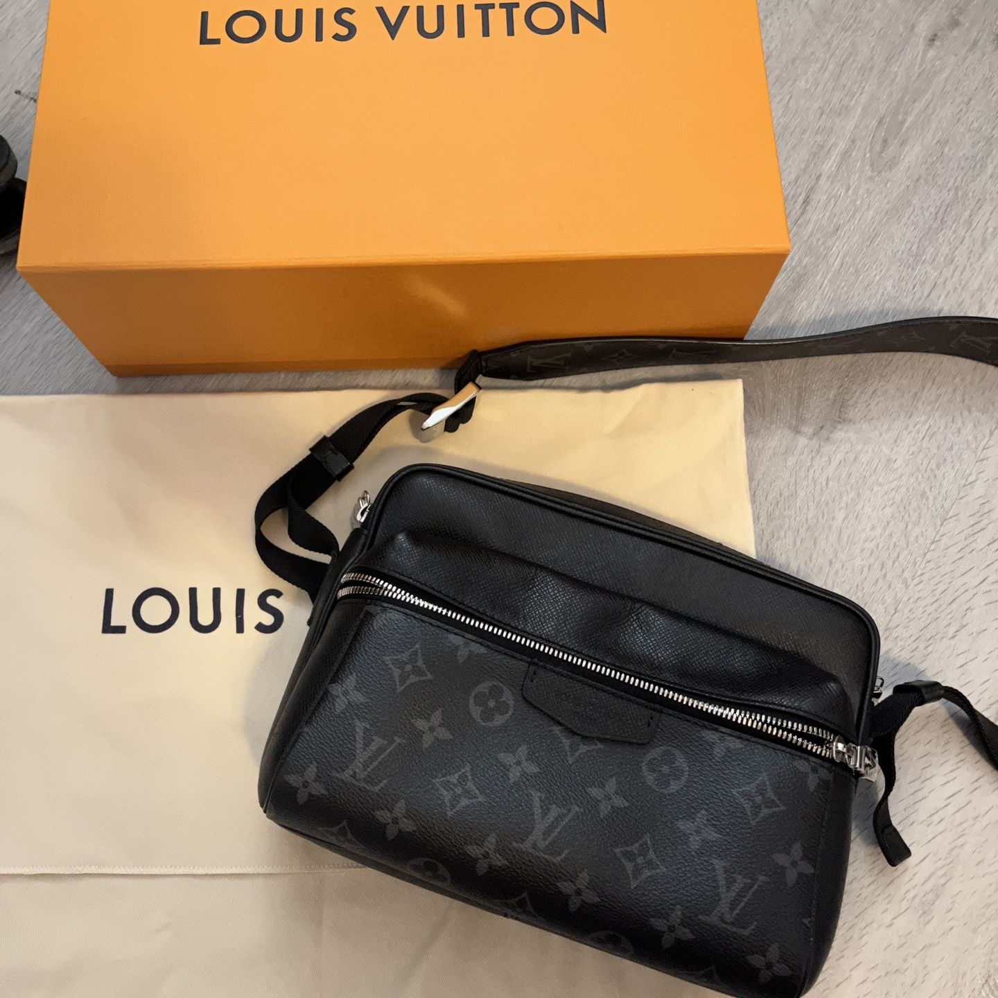 LOUIS VUITTON LOUIS VUITTON Outdoor PM Messenger bag M30233 Damier canvas  Black Used mens LV M30233