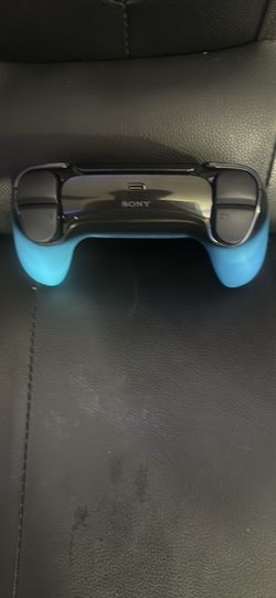 PlayStation 5 controller (blue fade)