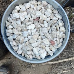 Piedra Blanca Decorativa. (White Rocks For Garden Decoration)