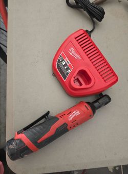 Milwaukee M12 Cordless Ratchet with Charger