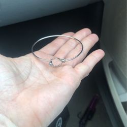 Silver Clasp Hood Bracelet 