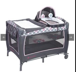Lil' Snooze Deluxe II Nursery Center Playard Playpen