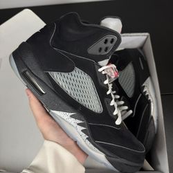 Jordan 5 Black Metallic Reimagined 