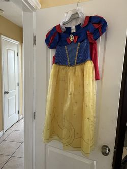 Snow White Girls Dress  from Disney Store  Size 7-8. Like New 