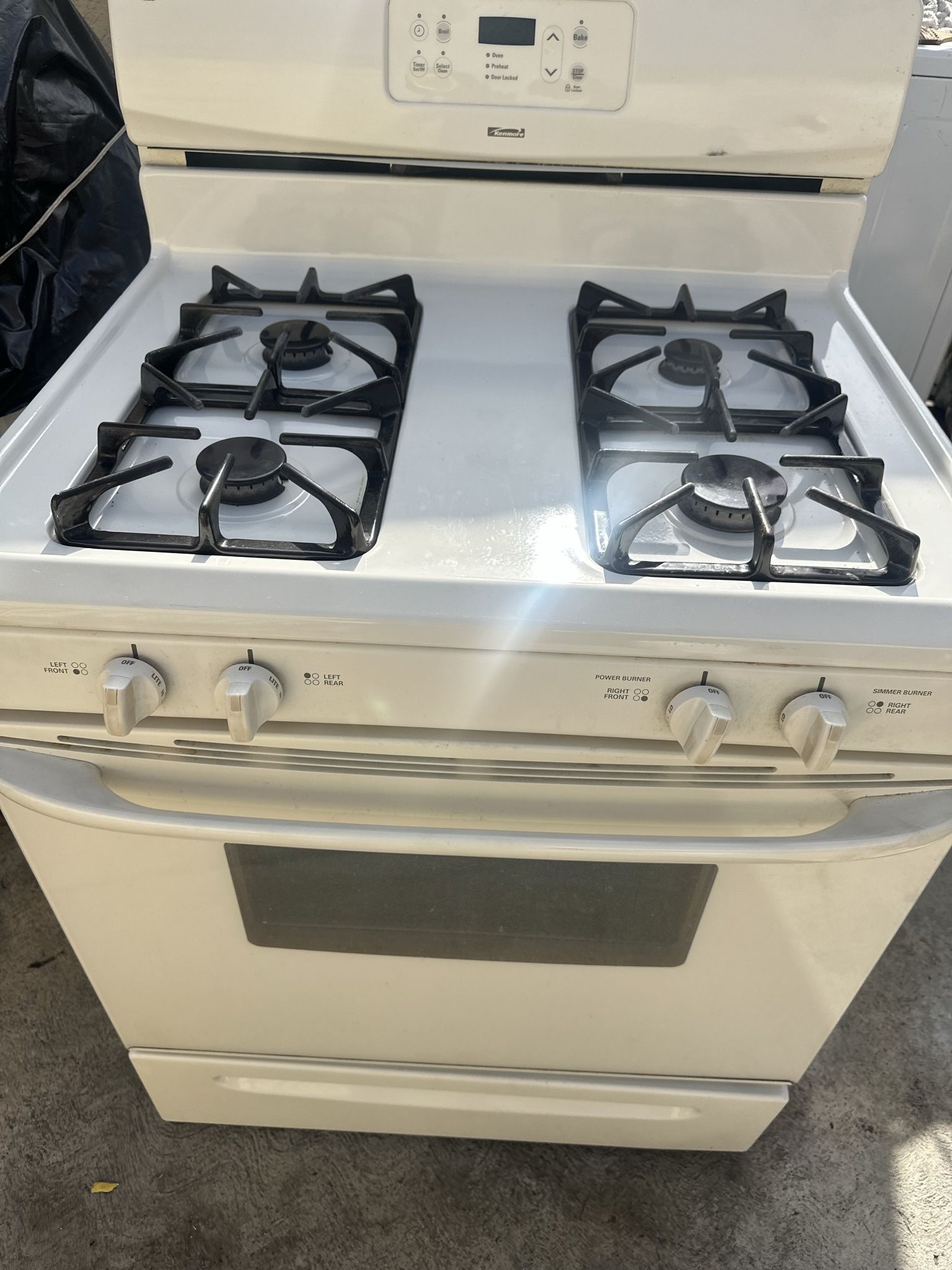 Stove 30” Gas Stove EVERYTHING WORKS Estufa De Gas 30” Pulgadas Todo Trabaja