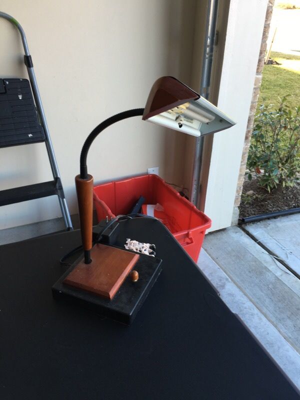 Desk lamp