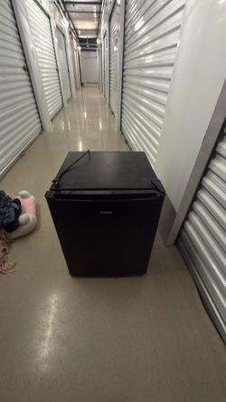 Mini fridge