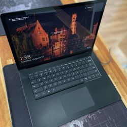Microsoft Surface LAPTOP 3 15” 1873 Ryzen 5 8GB 256GB -RADEON VEGA 9 Graphics 2GBVRAM!!!!!