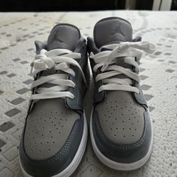 Jordan 1s LOW SE COOL GREY Size 6Y