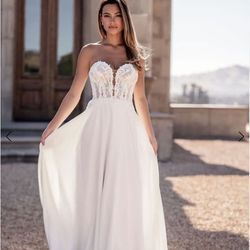 Allure Bridal Wedding Dress. Style A1109