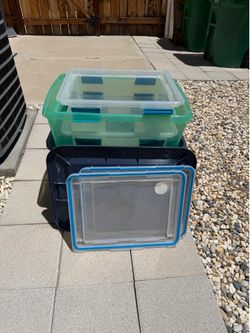4 plastic storage bins