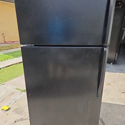 Whirlpool Refrigerator With Ice Maker 