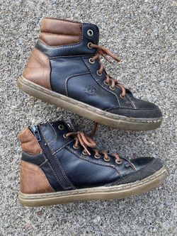 Size 5Y - Black & Brown Boots - Zipper on the sides