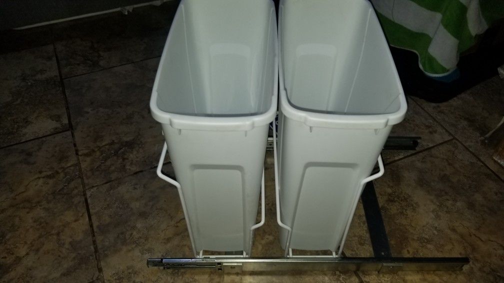 Waste bin garbage can cabinet insert