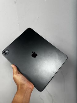 IPad Pro 13 inch m5 celular like new