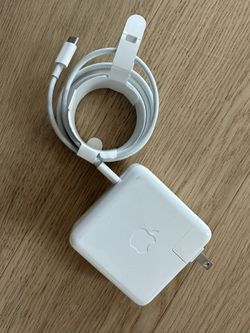 Apple USB-C 61w Charger/Power Adapter With 78in Extension cord