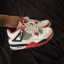 Jordan 4s “fire red” size 6.5y