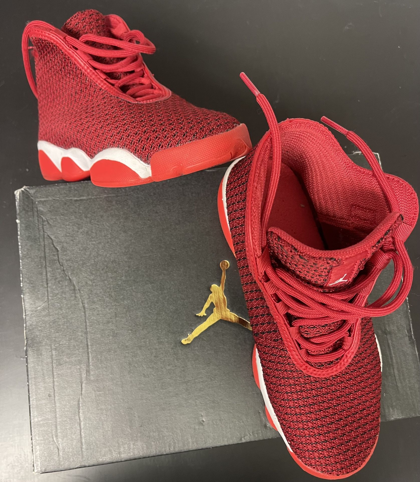 Size 5.5 - Jordan Horizon Team Red 