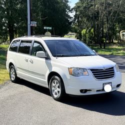 2010 Chrysler Town & Country Touring