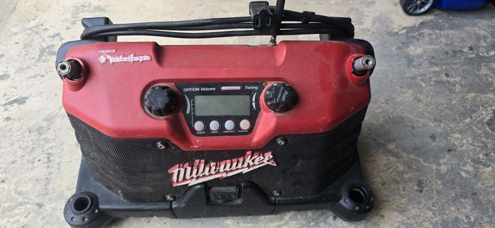 Milwaukee Radio 30