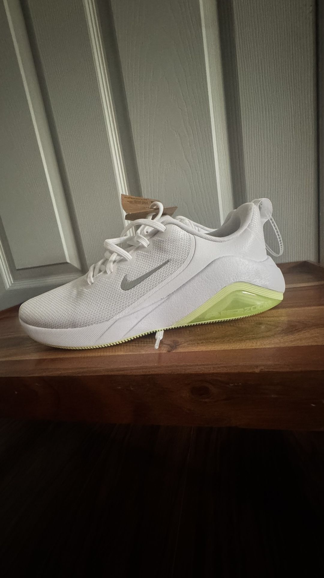 Nike Air Zoom Women’s Shoes – White & Lime Green – Size 8.5 (New with Tags)