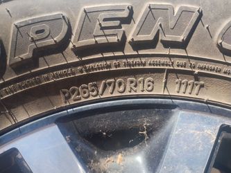 5 jeep tires 4 nice rims P265/70R16