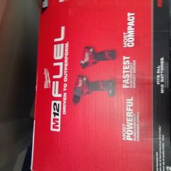 Milwaukee M12 Impact & Hammer drill Combo