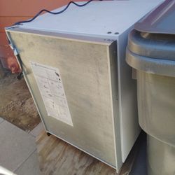 Large Mini Fridge 