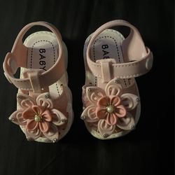 New Toddler Sandals Size 3 ,3.5