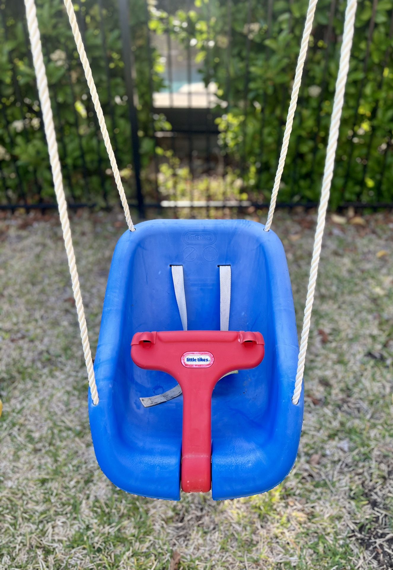 Little Tikes 2-In-1 Snug ‘N Secure Swing