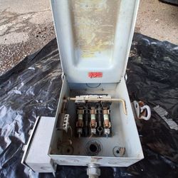 Used 3 Phase Safety Switch Box/100 A.p,250 Volt Cartridge Fuses