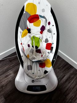 4moms mamaRoo Baby Bouncer  ( 5 Motion, Speed and music)