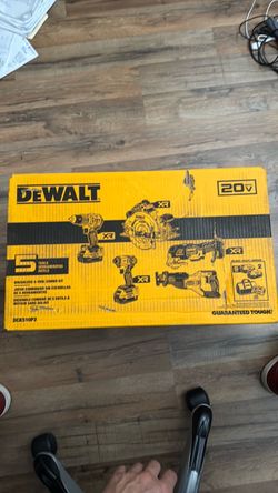 Dewalt 20V Max+ DCK510P2 Brushless 5 Tool Combo Kit w 2 Batteries