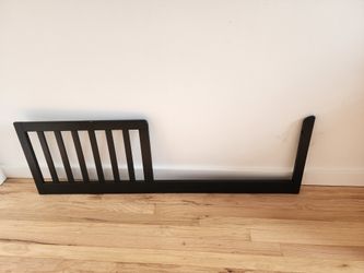 BRAND NEW BABYLETTO TODDLER GUARD RAIL. 