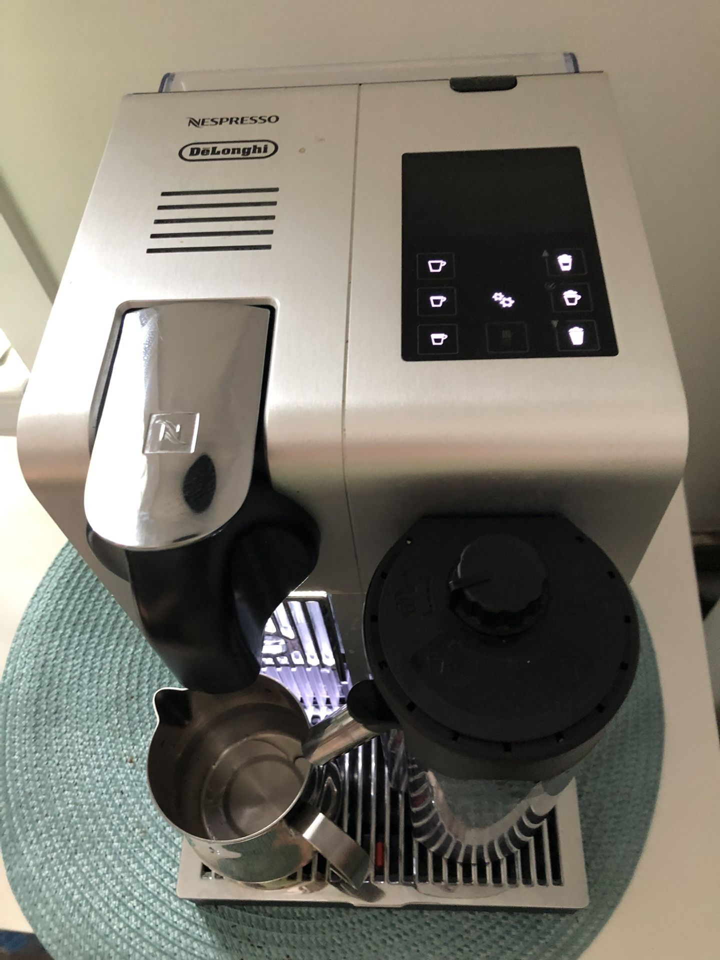 Nespresso DeLonghi Expresso Machine