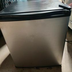 Mini Fridge 