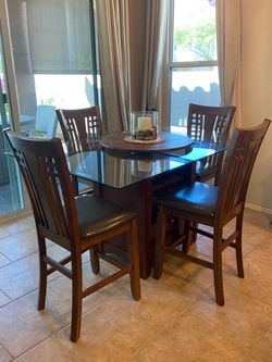 Beautiful High Top Table with 4 Chairs