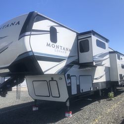 2021 Montana legacy Fifth Wheel 