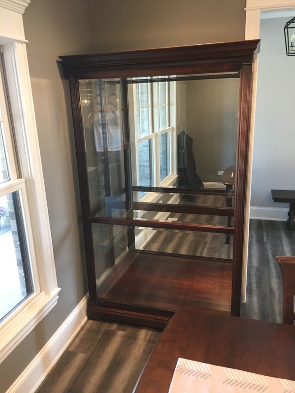 Gorgeous Howard Miller Curio Cabinet For Sale In Elgin Il Offerup