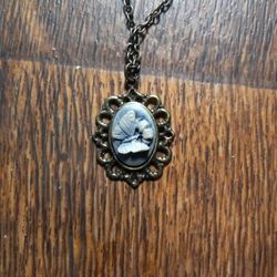 Daire's Butterfly Cameo With 2 Dove And Jewels 