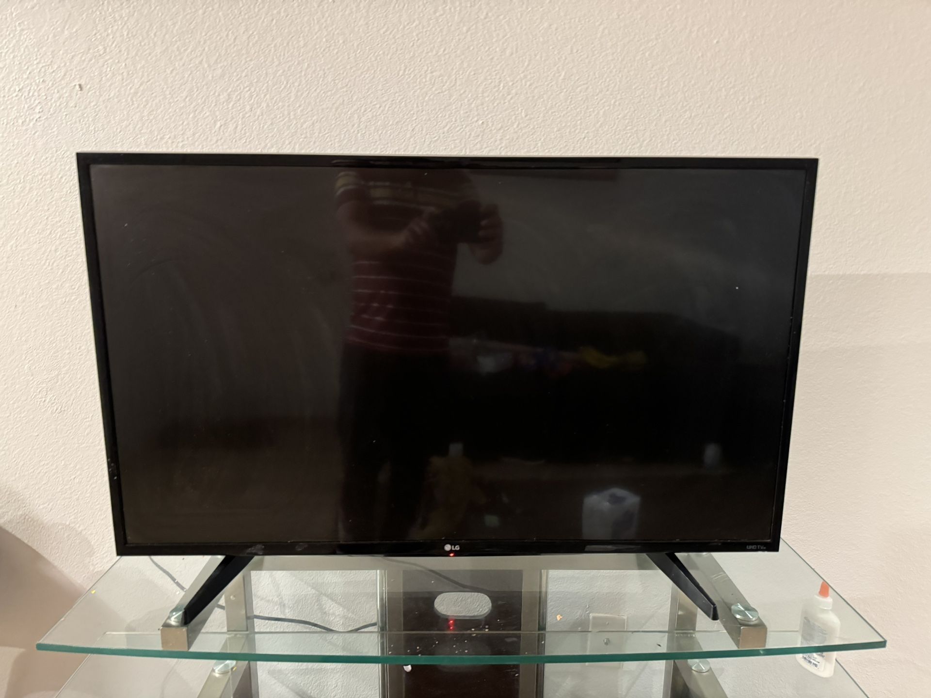 LG TV - 42.7’’ Diag. 4K Ultra HD Smart LED LCD TV