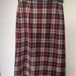 WINTER  SKIRT.  24” W X 27” L. SIZE 10