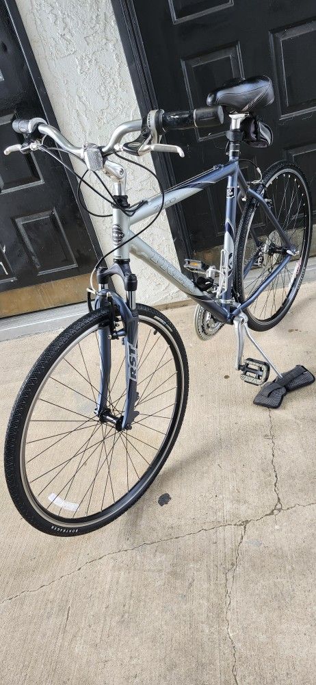 Trek 7200 Aluminum Hybrid Bike