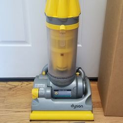 NEW cond DYSON DC17 ANIMAL VACUUM WITH COMPLETE ATTACHMENTS  , AMAZING POWER SUCTION  , WORKS EXCELLENT  , IN THE BOX 