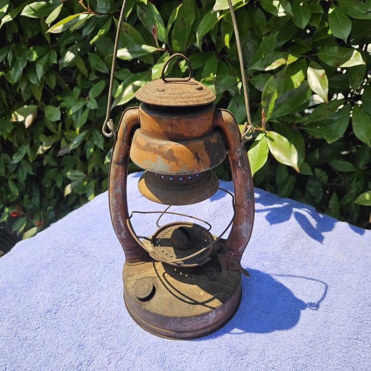Elgin utility kerosene lantern-