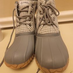 Womens Snow Boots Size 7 Grey/white