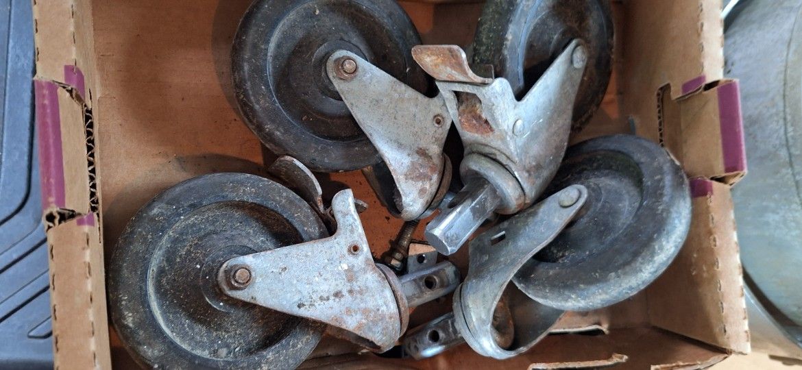 Set of (4) roller wheels. The rollers have brake locks.