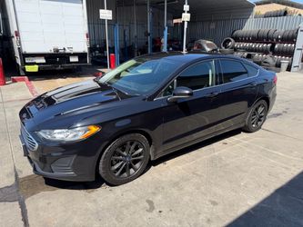 Ford Fusion 2020  -72,xxx milles -salvage tittle  -Ford Fusion SE